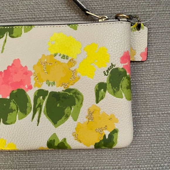 Coach Small Wristlet With Floral Print new with tag Authentic - Picture 7 of 9